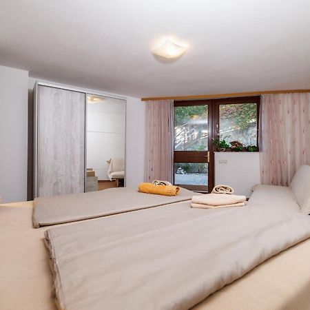Julia Selce 4,5 Apartment Bagian luar foto