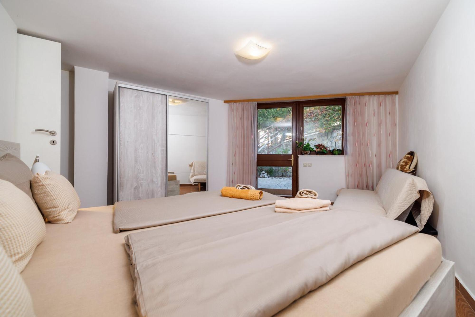 Julia Selce 4,5 Apartment Bagian luar foto